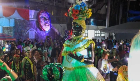 Kamélia recebe a ‘chave da cidade’ e abre o Carnaval de Manaus 2024