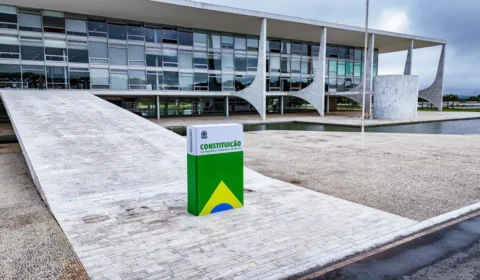 8/1: Três Poderes reforçam compromisso com a Constituição Federal