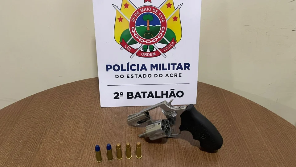 PM apreende armas e recupera veículos roubados em Rio Branco