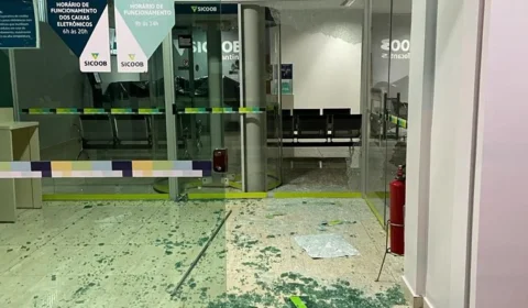 Criminosos explodem banco e fazem buraco para acessar cofre no TO