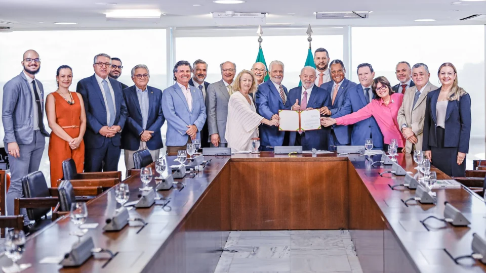 Sancionada lei que estabelece revisão anual da tabela do SUS