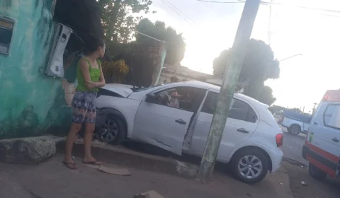 Acidente envolvendo um carro e uma moto deixa criança hospitalizada em Boa Vista