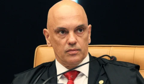 Moraes compartilha com CGU documentos de investigações sobre Bolsonaro
