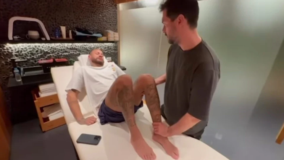 VÍDEO: Neymar grita de dor durante fisioterapia