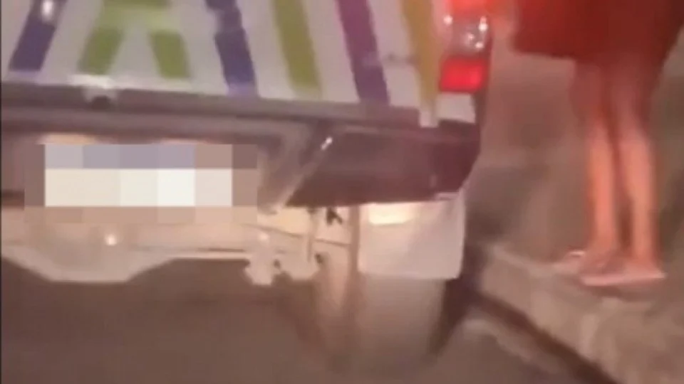 Motorista da CET usa carro da empresa com garota de programa e recebe punição