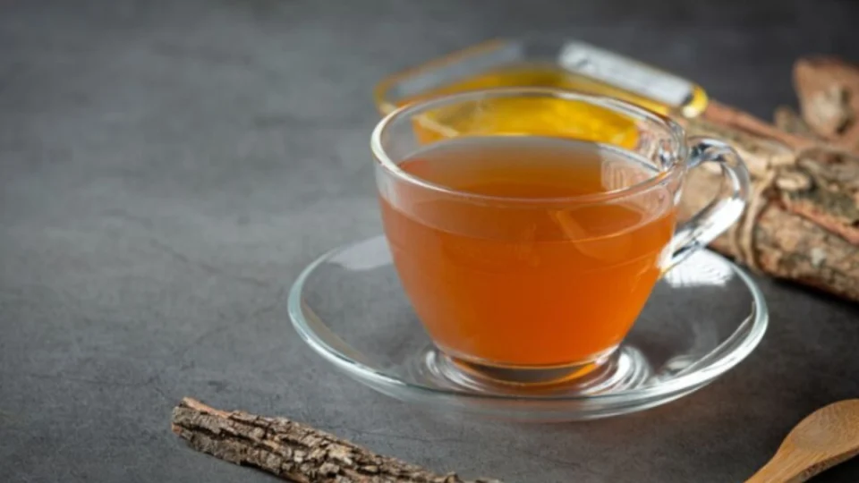 Chá de pitanga: quais os benefícios e quem não pode tomar?