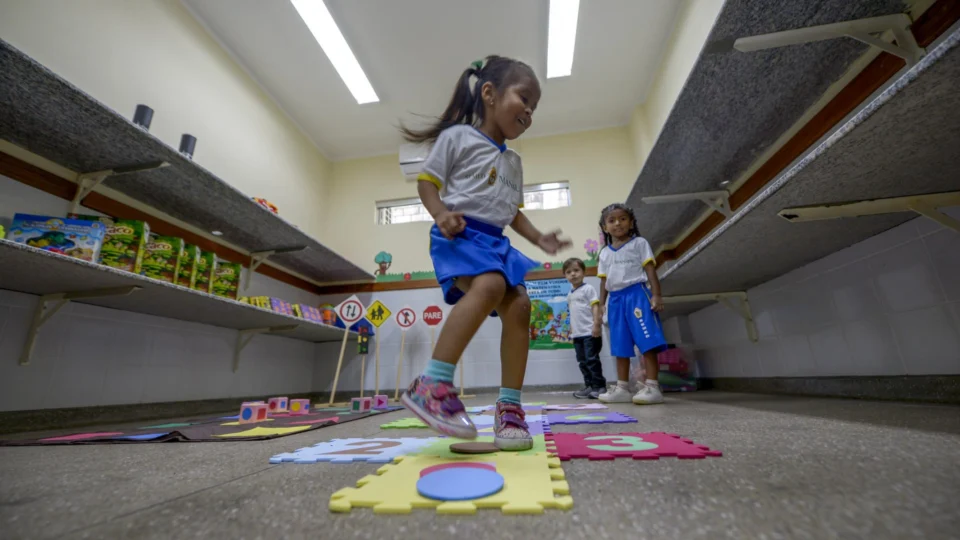 Começam inscrições para mais de 2,4 mil vagas em creches de Manaus