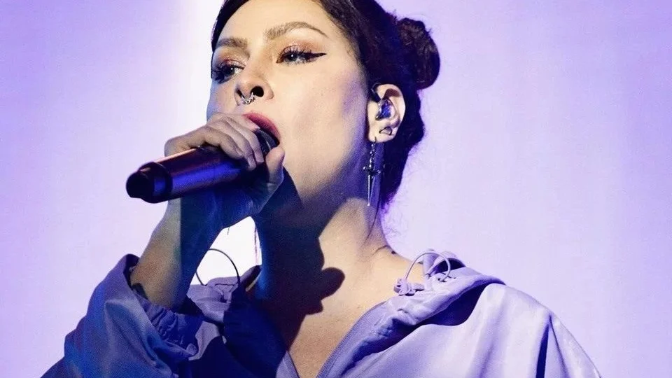 Show de Pitty é interrompido por causa das fortes chuvas no RJ