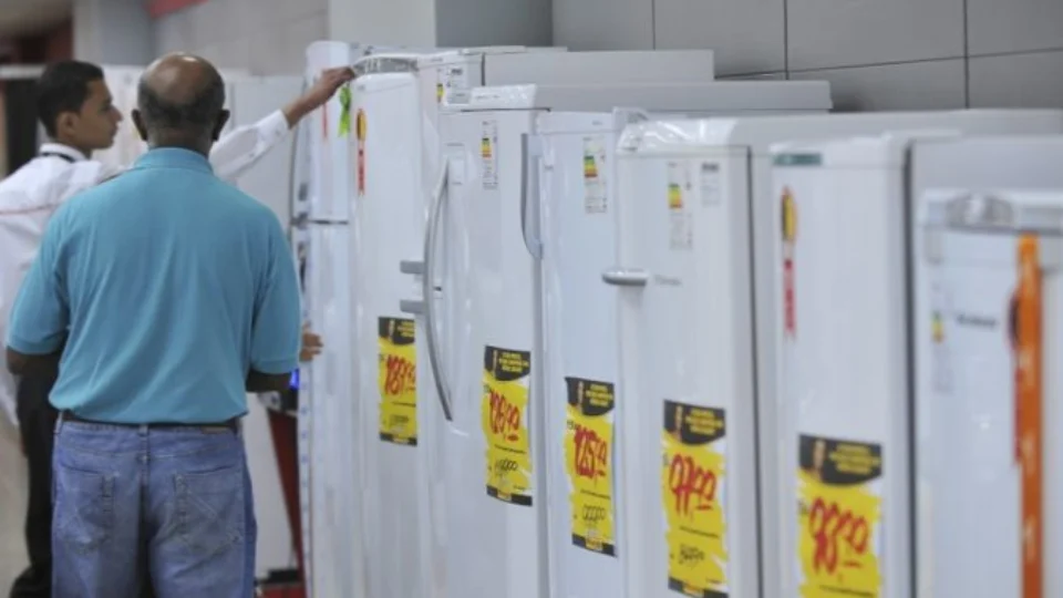 Novas regras para geladeiras mais econômicas podem elevar preço do produto