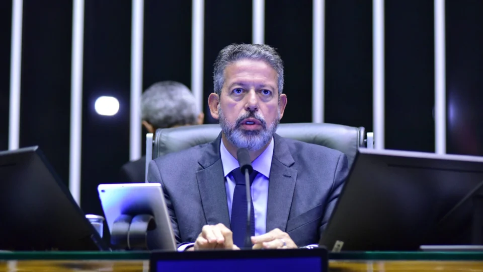 Lira não apoia PEC de mandato fixo para ministros do STF