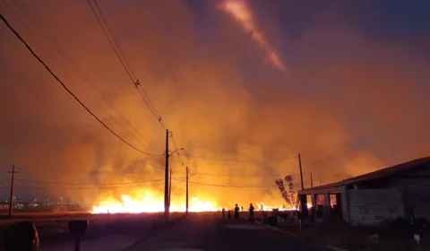 Em RR: Incêndio de grande proporção no bairro Murilo Teixeira