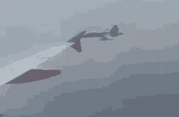 VÍDEO: jatos espanhóis escoltam avião após britânico ‘brincar’ ser do Talibã