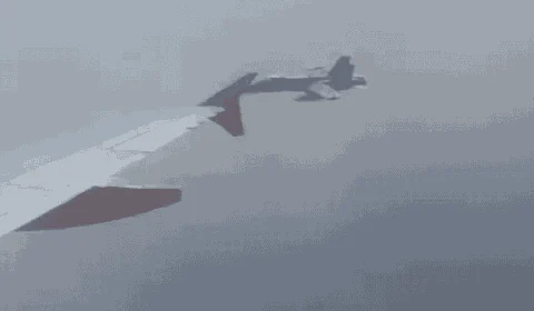 VÍDEO: jatos espanhóis escoltam avião após britânico ‘brincar’ ser do Talibã