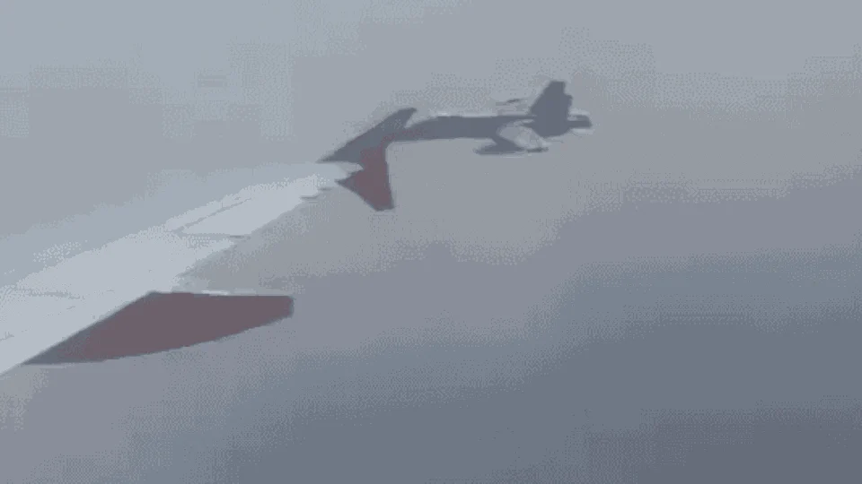 VÍDEO: jatos espanhóis escoltam avião após britânico ‘brincar’ ser do Talibã