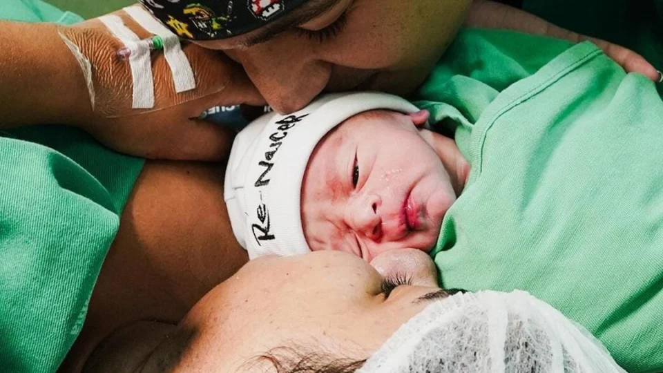 João Gomes anuncia chegada do seu 1º filho com Ary Mirelle; veja