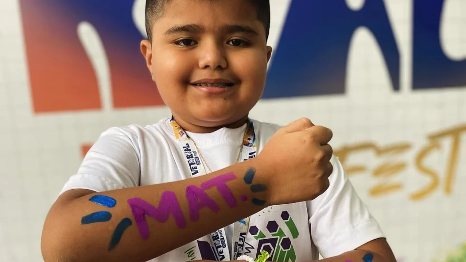 Justiça determina que UEA resguarde vaga do menino Luan Gabriel, de 10 anos