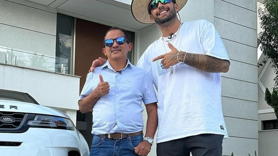 Manoel Gomes mostra detalhes da nova mansão em SP; veja fotos