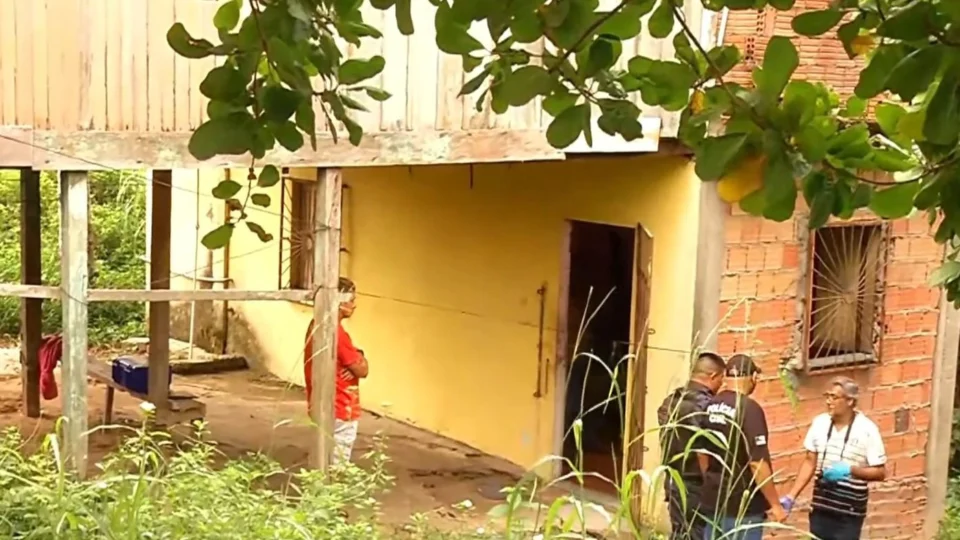 VÍDEO: mulher é morta com 18 facadas dentro de quitinete na Zona Norte de Manaus