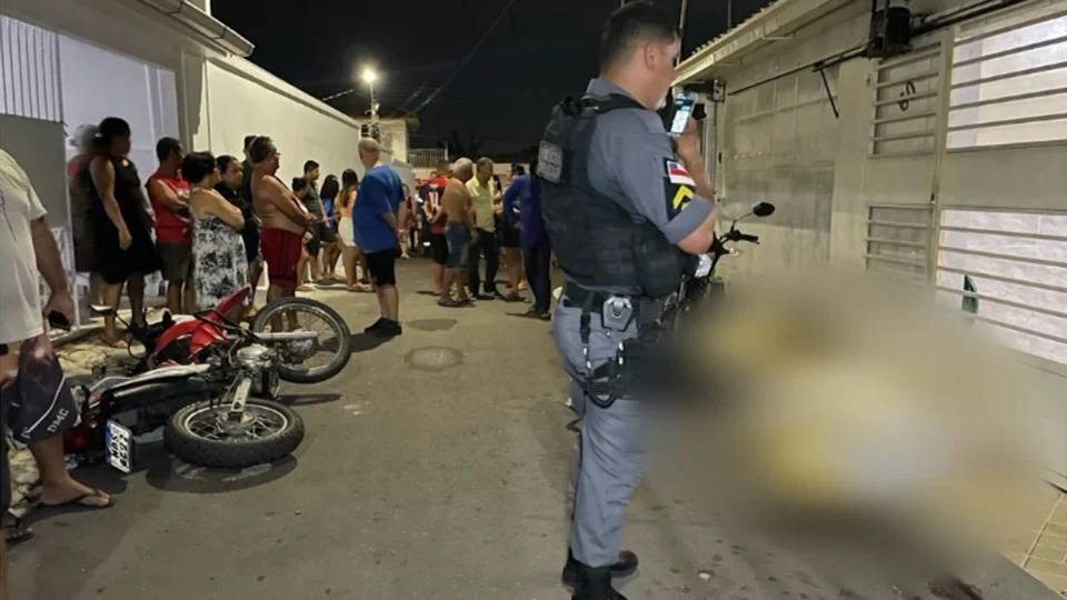 VÍDEO: homem é morto a tiros na frente dos amigos na Zona Oeste de Manaus 