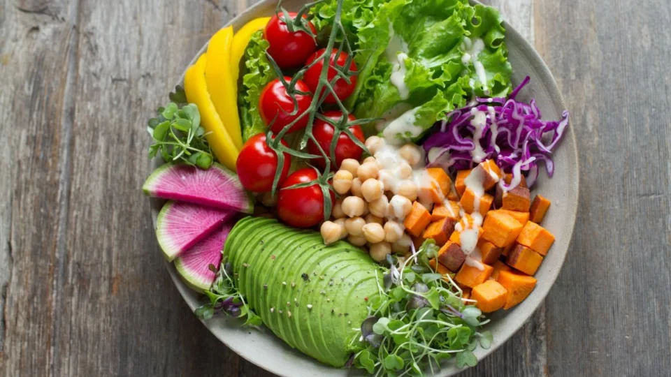 Qual alimento deixa o cérebro mais feliz? Nutricionista de Harvard dá dicas