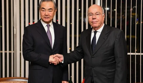 Chanceler chinês se encontrará com Lula em Fortaleza