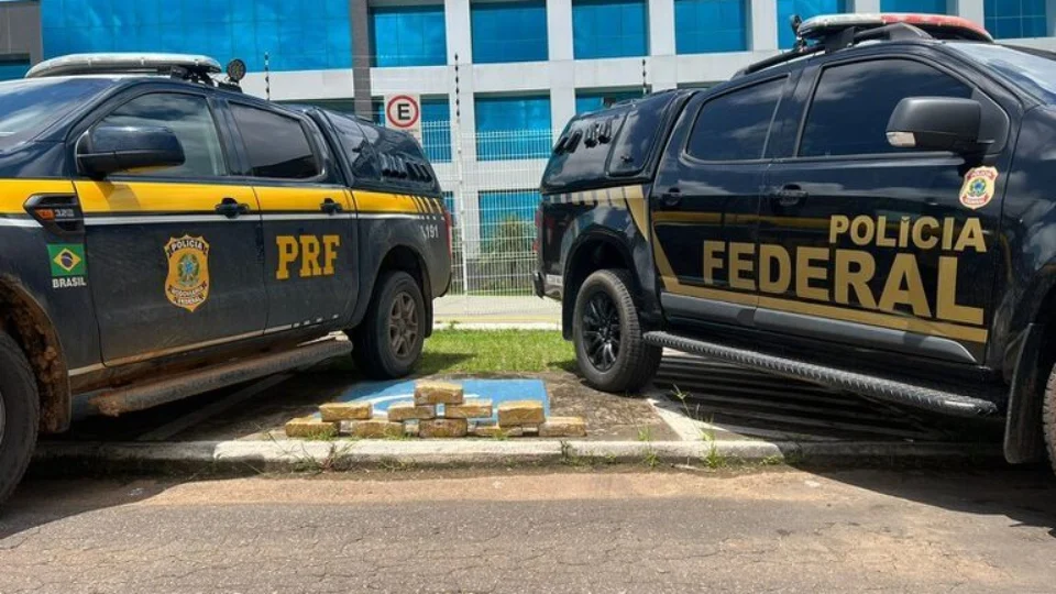 Adolescente que transportava 11kg de ‘skunk’ é presa no Acre