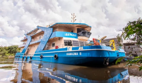 Barco-Escola Samaúma II oferta cursos gratuitos em Manicoré-AM