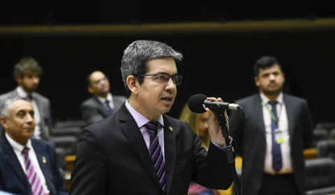 Randolfe diz que governo deve enviar novo texto da desoneração