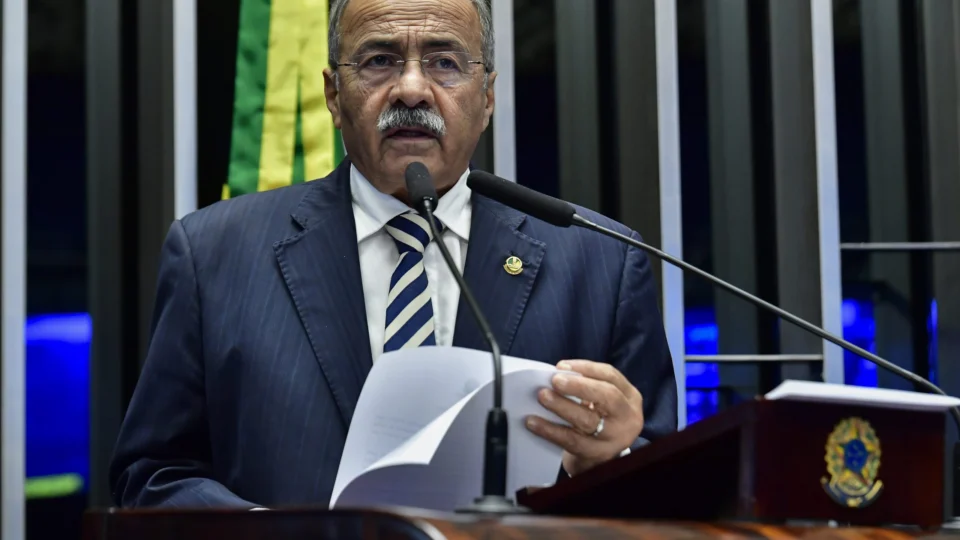 Chico Rodrigues chama a atenção para queimadas que atingem Roraima