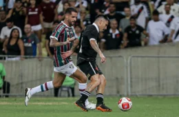 Árbitros enfrentam críticas após controvérsias em clássicos de futebol; entenda