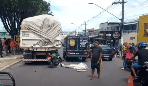 VÍDEO: mototaxista morre após colidir com caminhão em Manaus
