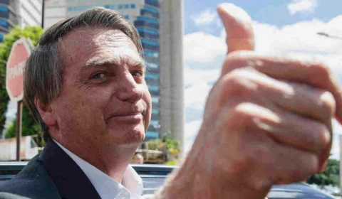Defesa de Bolsonaro pede ao STF devolução de passaporte