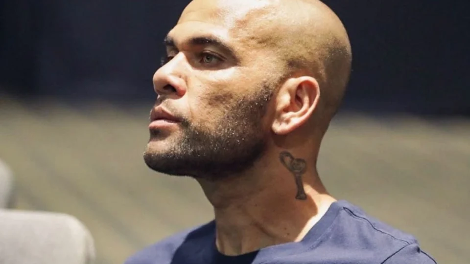Daniel Alves receberá R$ 6,5 milhões do Tesouro espanhol; entenda