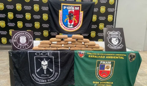 Droga avaliada em R$ 400 mil é encontrada dentro de canoa na Manaus Moderna