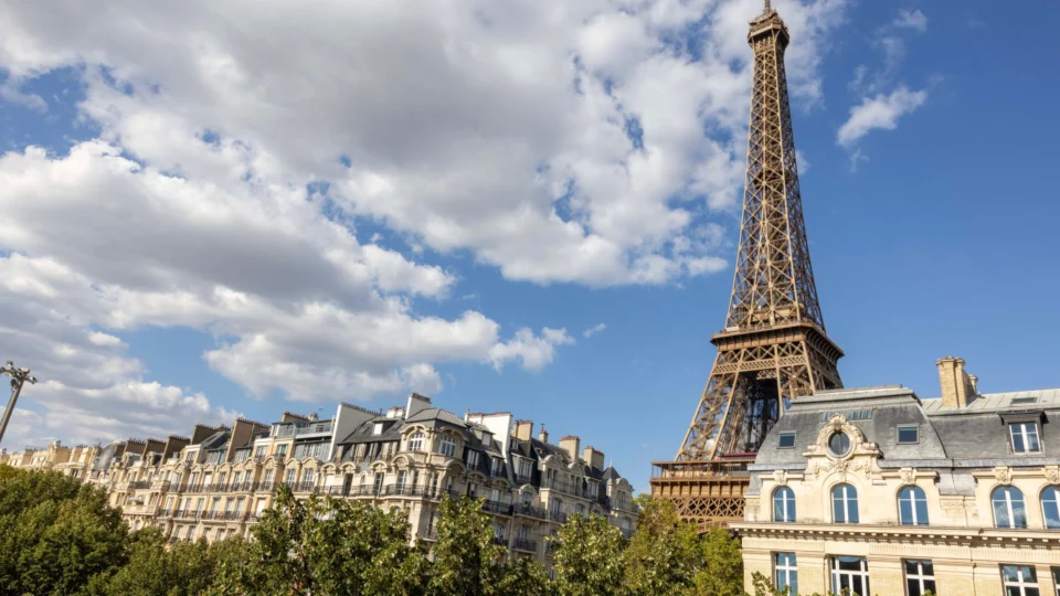 Medalhas dos Jogos Olímpicos de Paris-2024 terão pedaços da Torre Eiffel