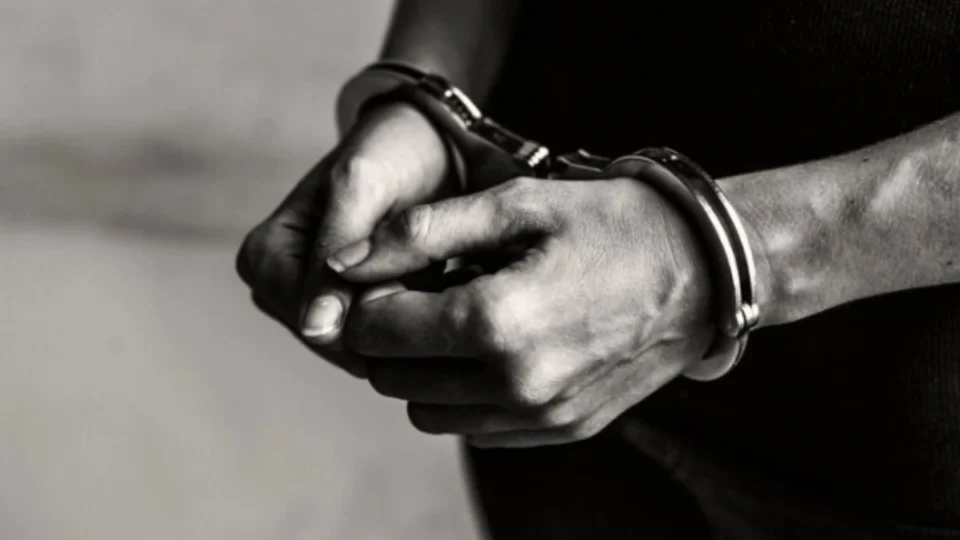 Falso massagista passa a mão em partes íntimas das mulheres e recebe punição