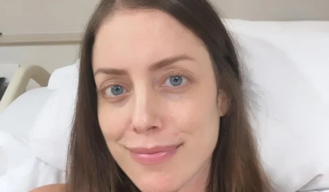 Fabiana Justus raspa cabelo por conta do tratamento contra leucemia