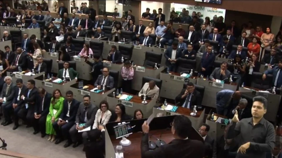 ‘Saúde e educação serão prioridades’, diz David na abertura dos trabalhos na CMM