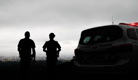 Policial de folga reage a assalto e atira contra suspeito em SP