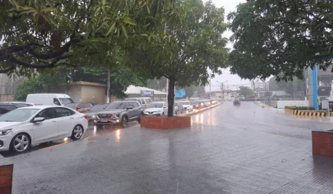 Chuvas em Manaus causam alagações, erosões e rompimento de bueiro