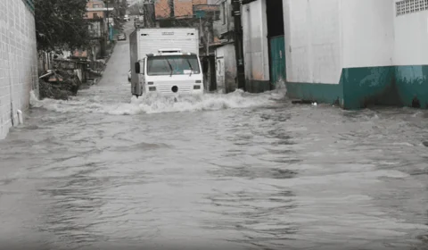 Defesa Civil atende áreas afetadas pela chuva desta quinta (1º), em Manaus