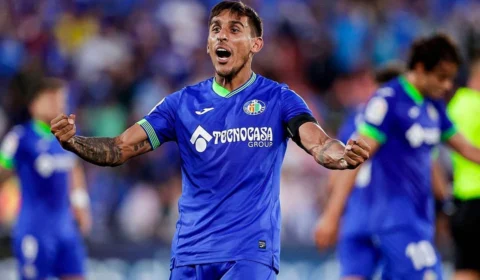 Botafogo anuncia contratação do lateral-direito Damián Suarez