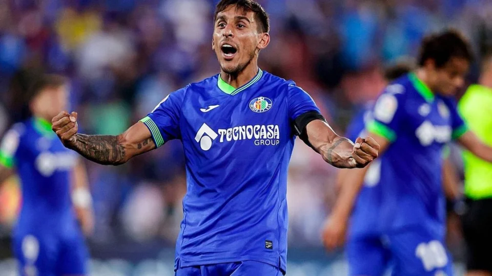 Botafogo anuncia contratação do lateral-direito Damián Suarez