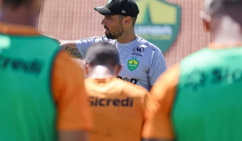 Cuiabá anuncia liberação de Antônio Oliveira para o Corinthians