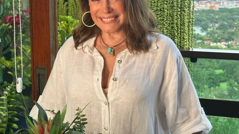 ‘Sigo lá com alegria’: Susana Vieira anuncia renovação de contrato com a Globo
