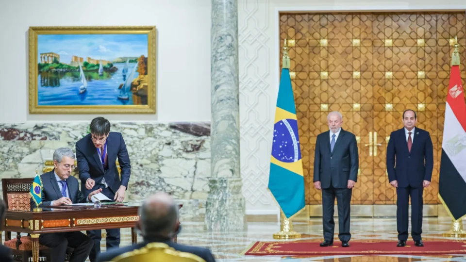 Brasil e Egito assinam acordo de desenvolvimento da ciência 