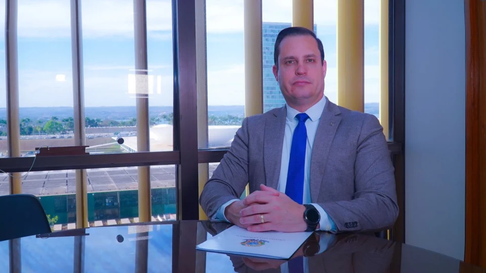 Nicoletti cobra do governo ajuda para combater incêndios em Roraima