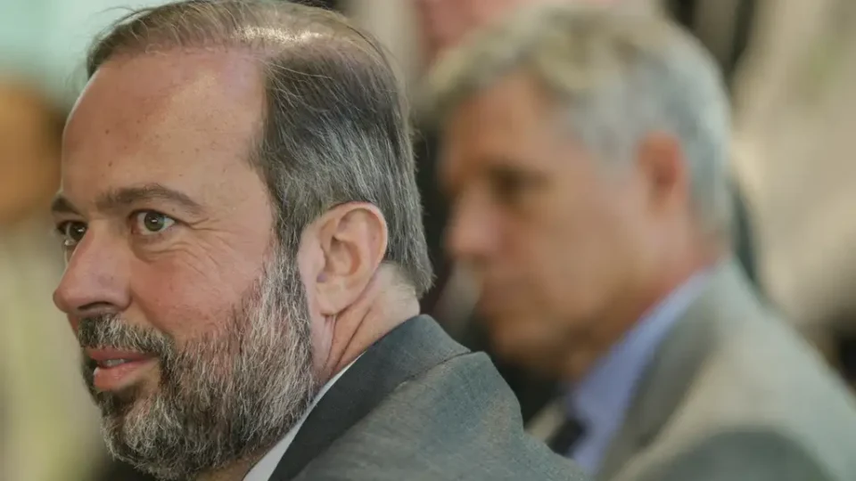 MME vai estudar a redução do preço do querosene de aviação