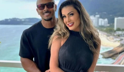 Andressa Urach comemora 1 mês de namoro com ator pornô e se declara nas redes