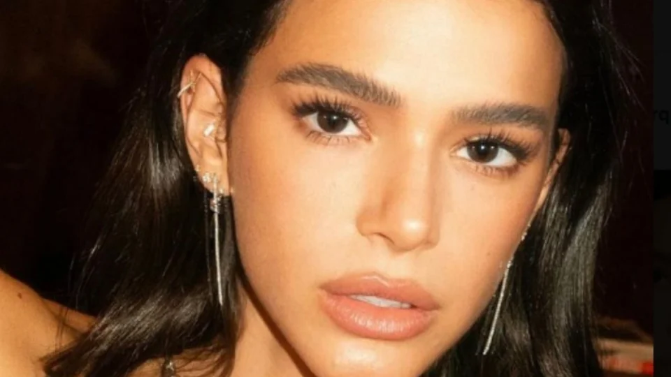 Look de Bruna Marquezine causa e divide opiniões no Carnaval: “Horrível”